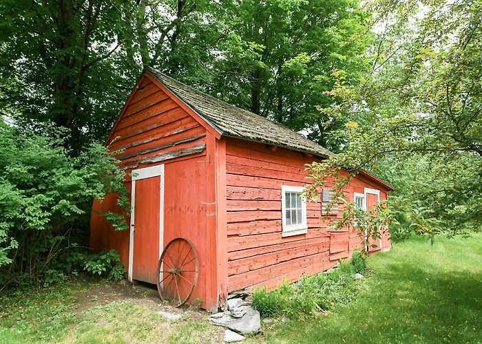 1820 House - Vt Charm + Modern Comforts + Hot Tub