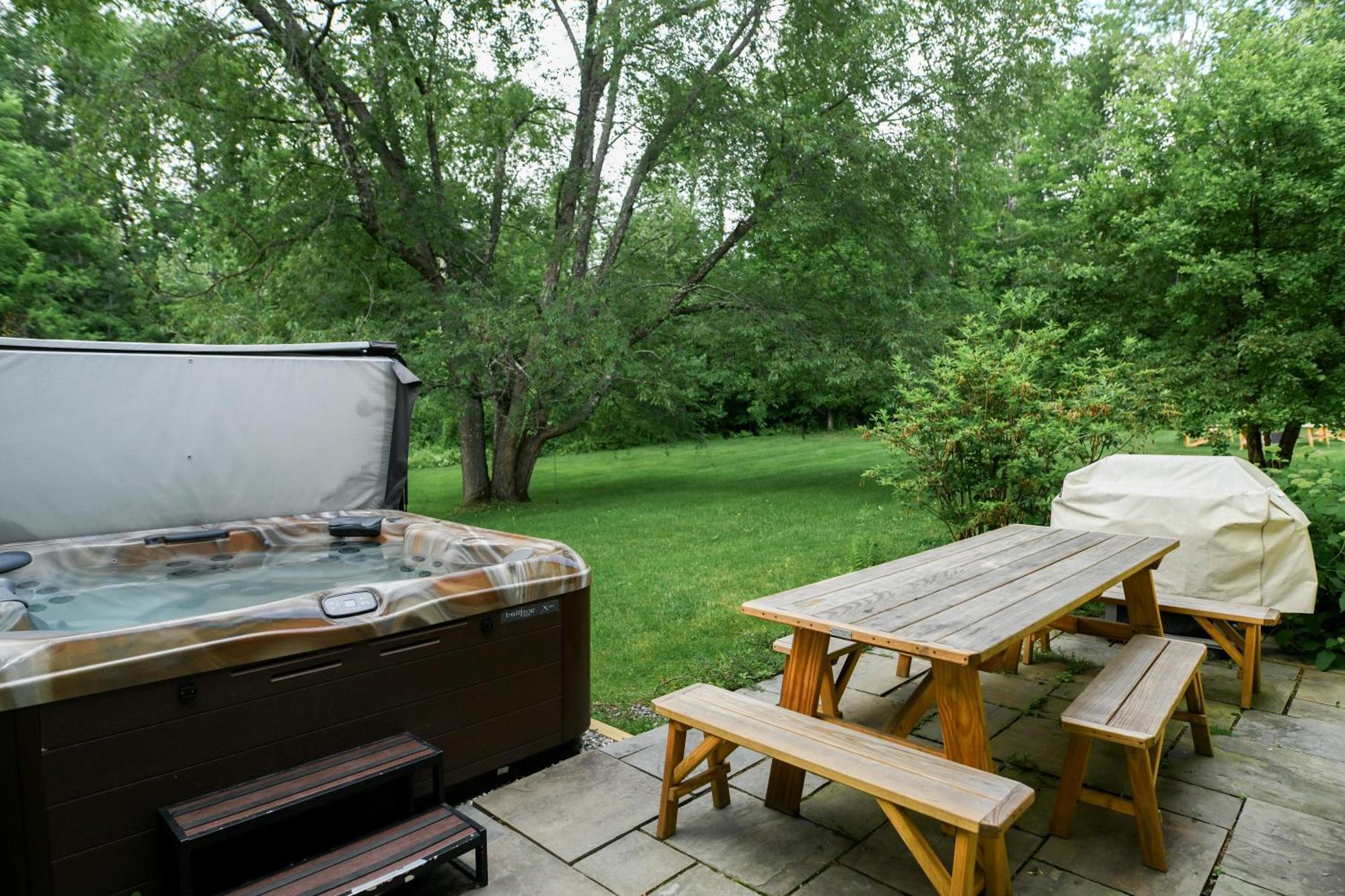 1820 House - Vt Charm + Modern Comforts + Hot Tub * Stowe