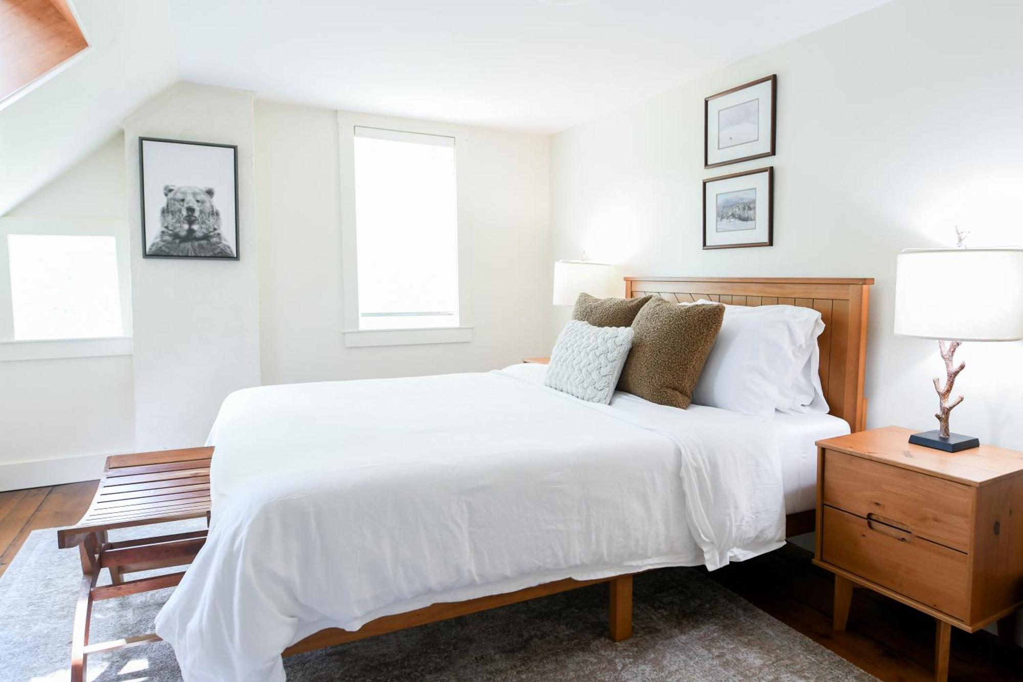 1820 House - Vt Charm + Modern Comforts + Hot Tub Villa Stowe
