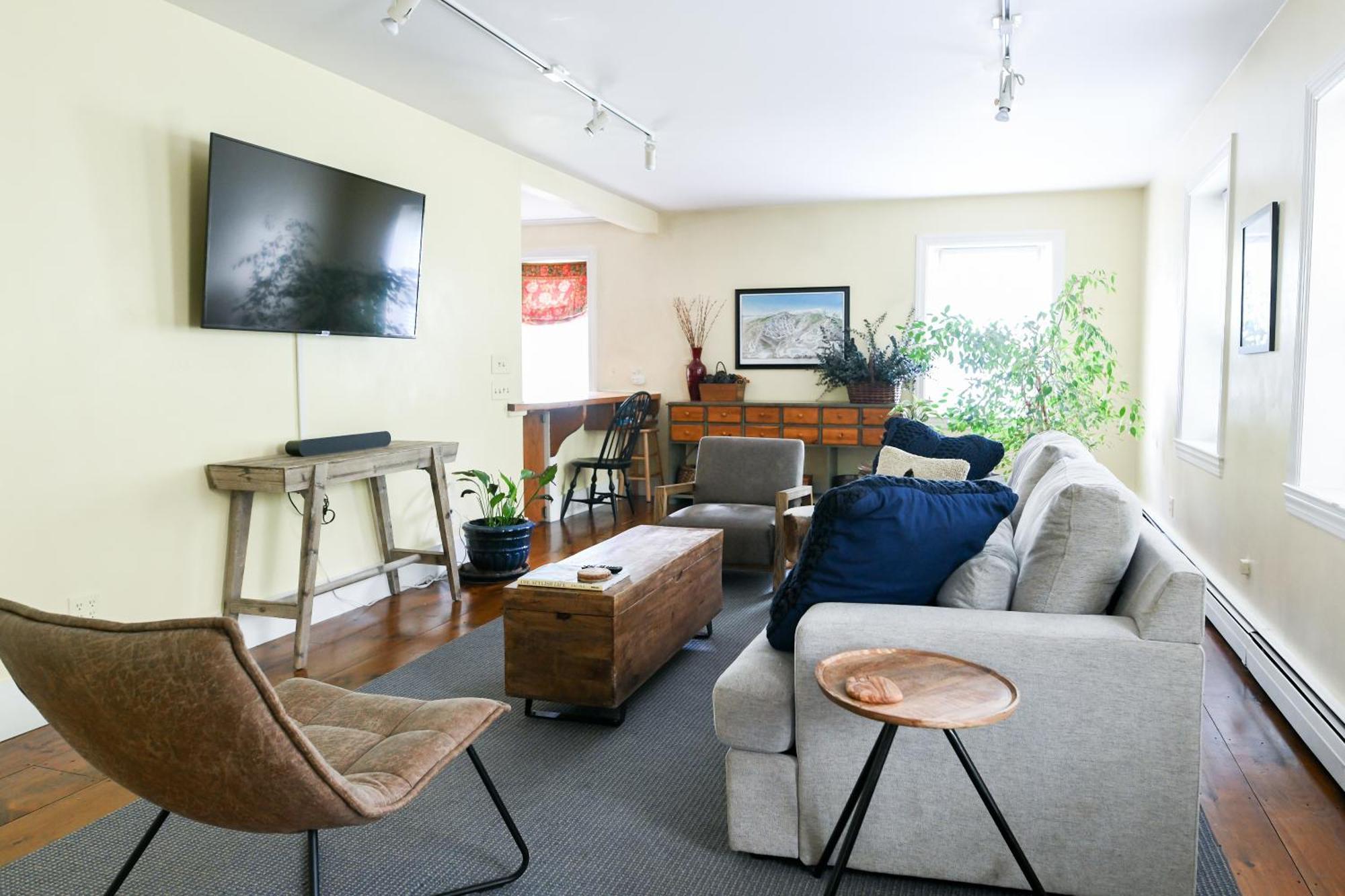 1820 House - Vt Charm + Modern Comforts + Hot Tub *