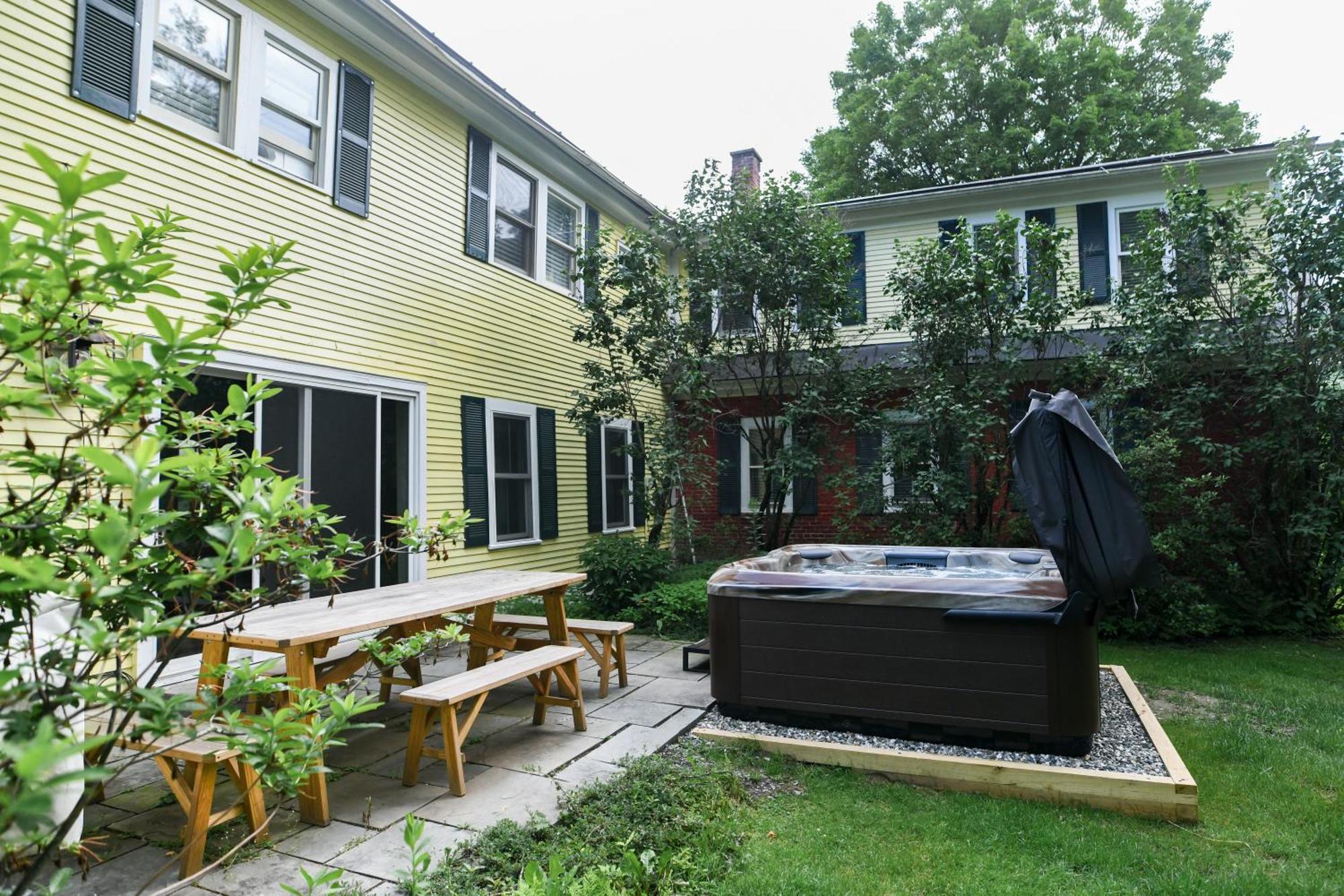 Villa 1820 House - Vt Charm + Modern Comforts + Hot Tub *